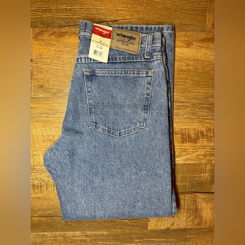 Wrangler Men's Light Blue Relaxed Jeans